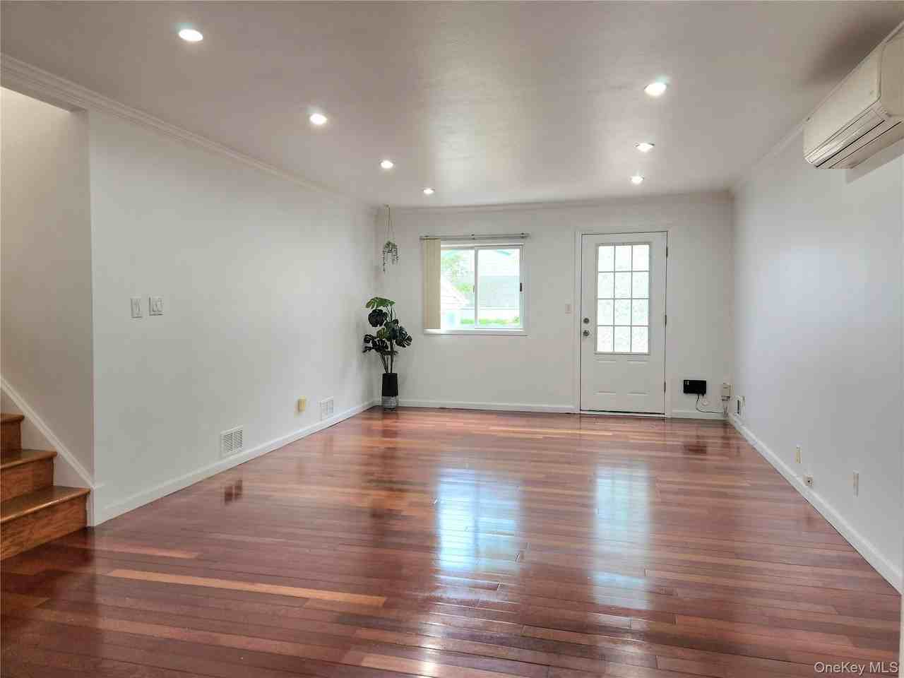 11 Howard St - Photo 4 of 21