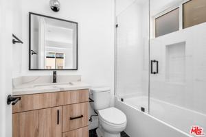featured image of 10823 Morrison St