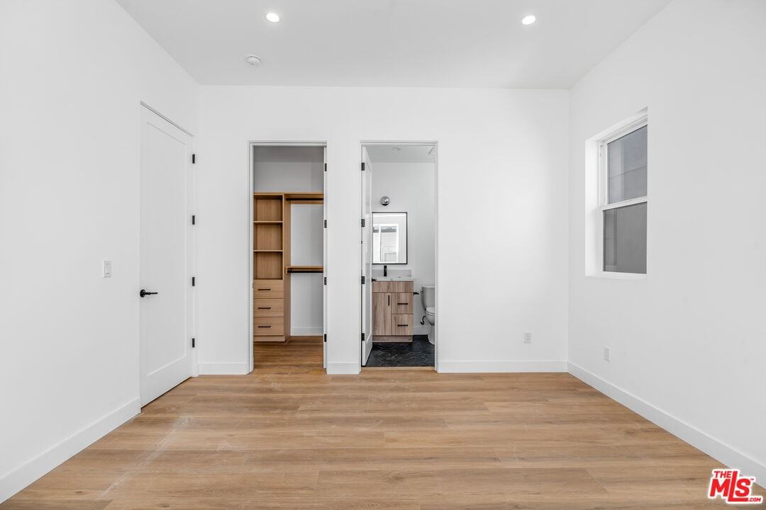 10823 Morrison St - Photo 3 of 8