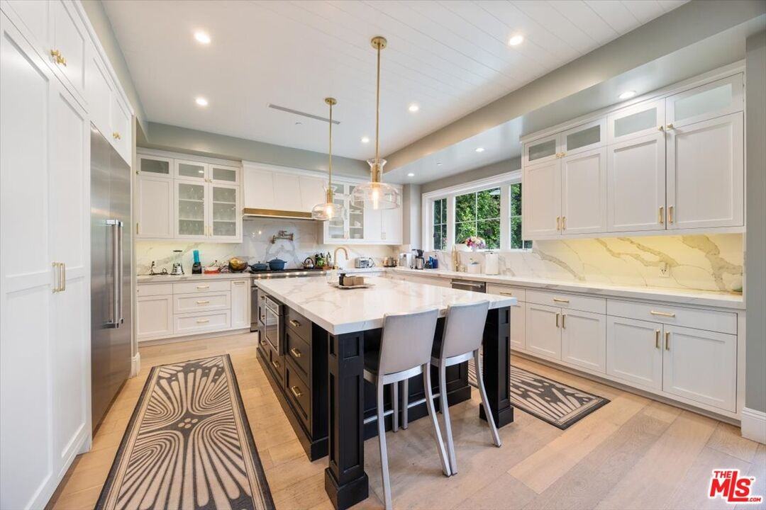 4225 Alcove Ave - Photo 2 of 8