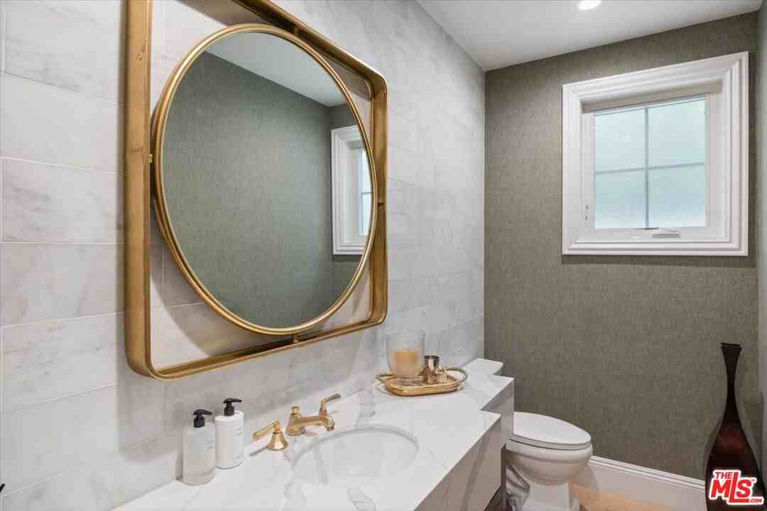4225 Alcove Ave - Photo 3 of 8