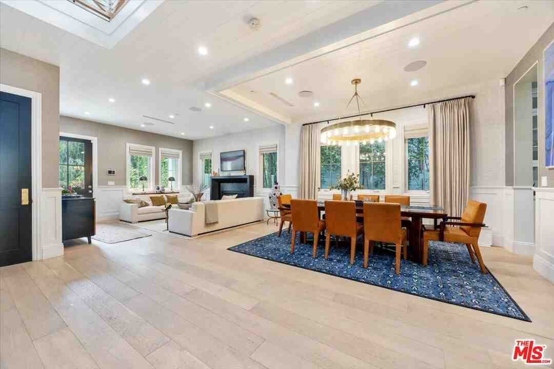 4225 Alcove Ave - Photo 4 of 8