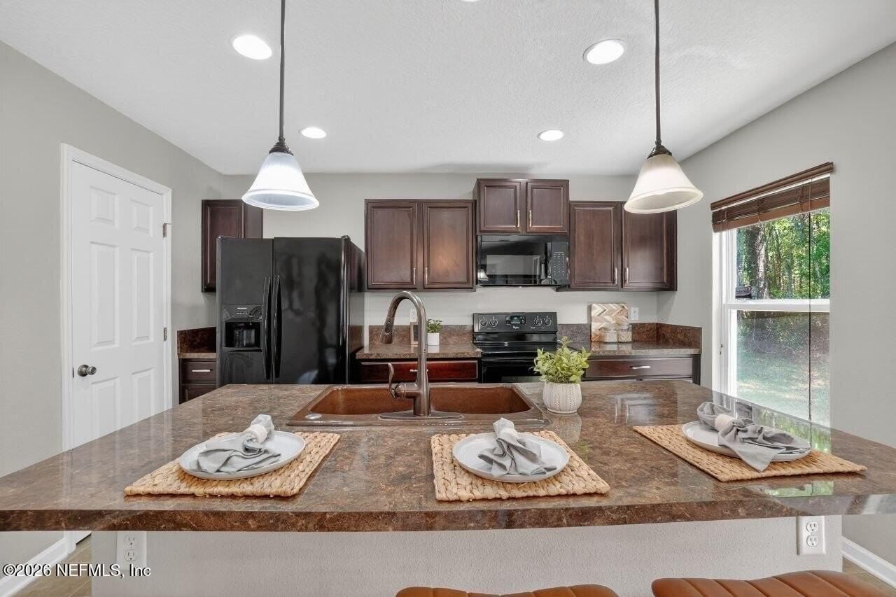 12190 Alexandra Dr - Photo 2 of 16