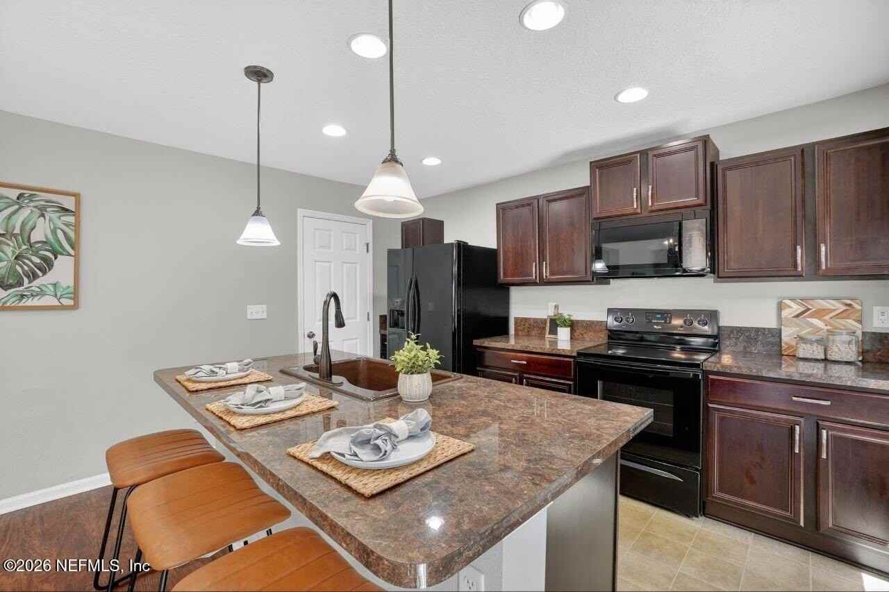 12190 Alexandra Dr - Photo 3 of 16