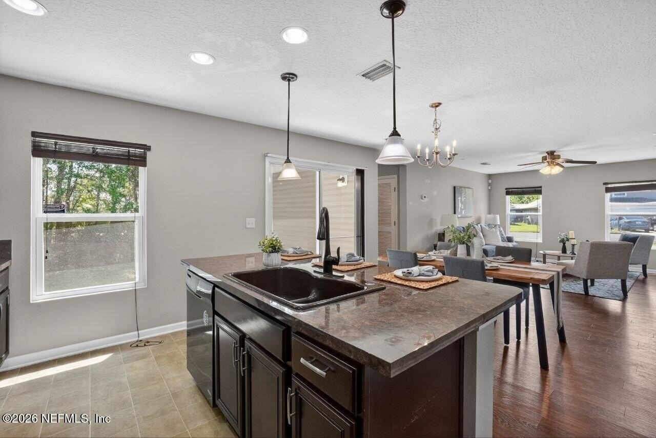 12190 Alexandra Dr - Photo 5 of 16