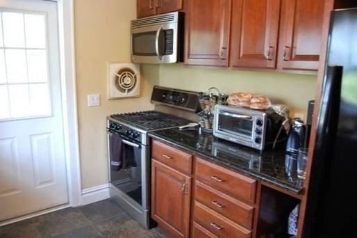 18 Grove St #7 - Photo 4 of 12
