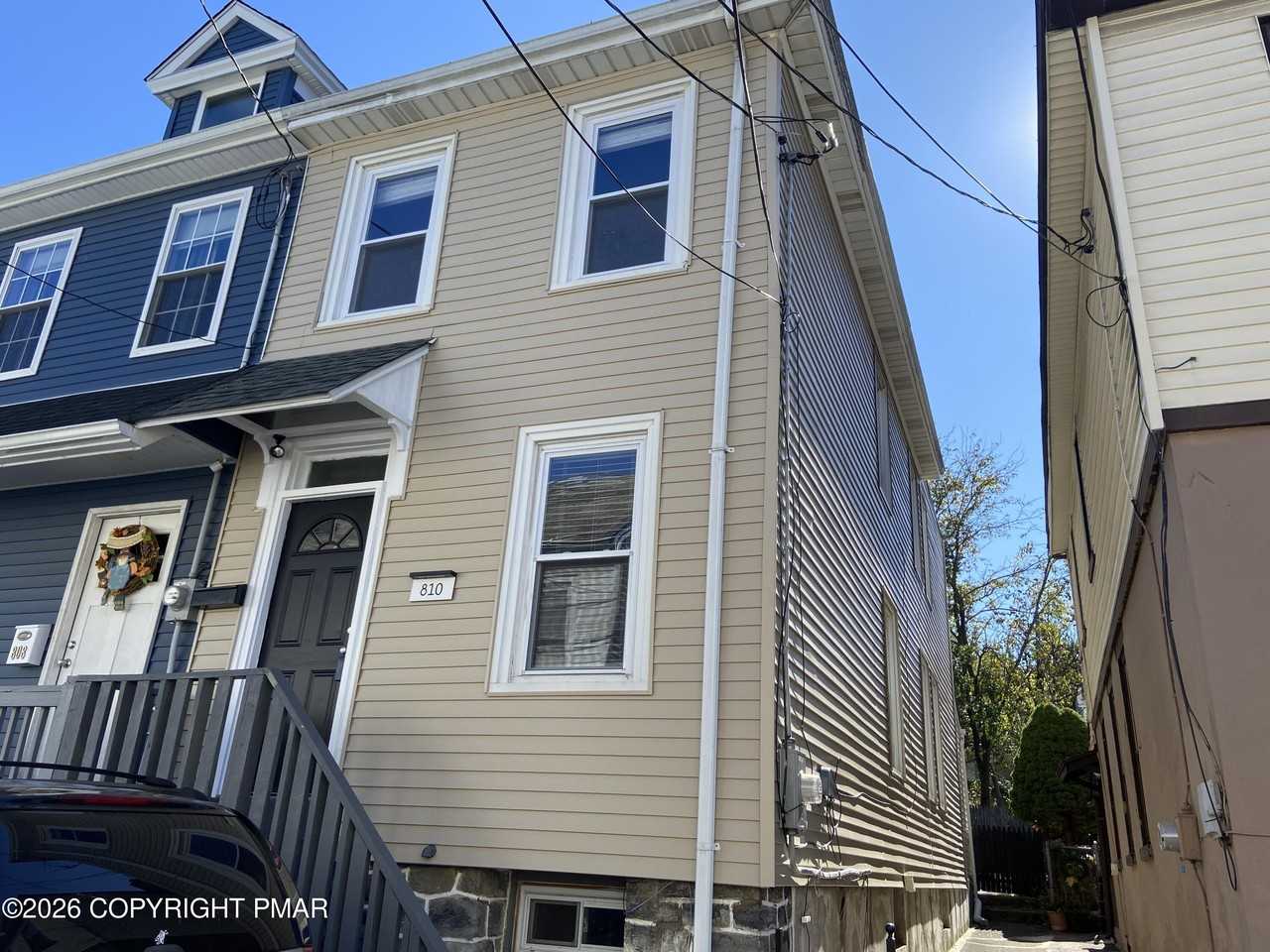 810 Pine St - Photo 2 of 33