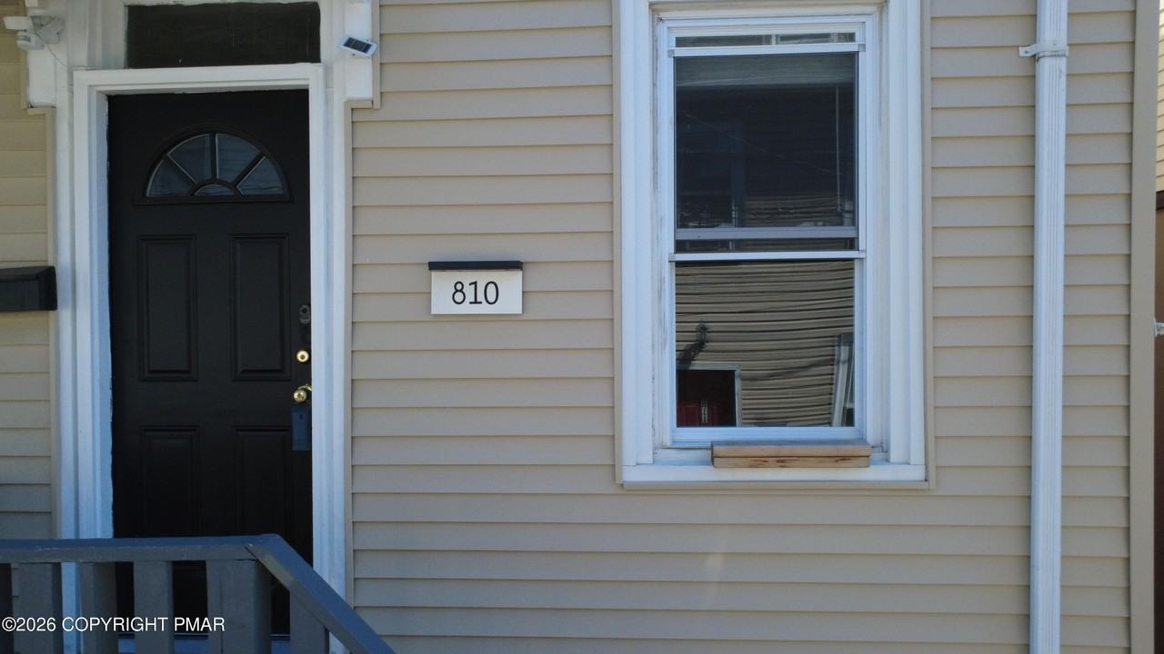 810 Pine St - Photo 3 of 33