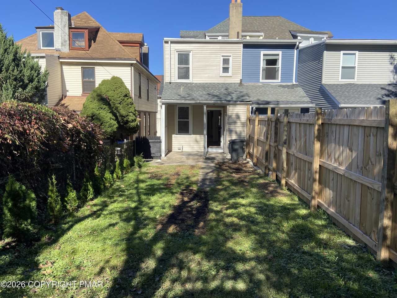 810 Pine St - Photo 5 of 33