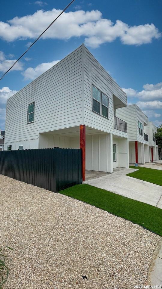 626 Iowa St #626 - Photo 3 of 14