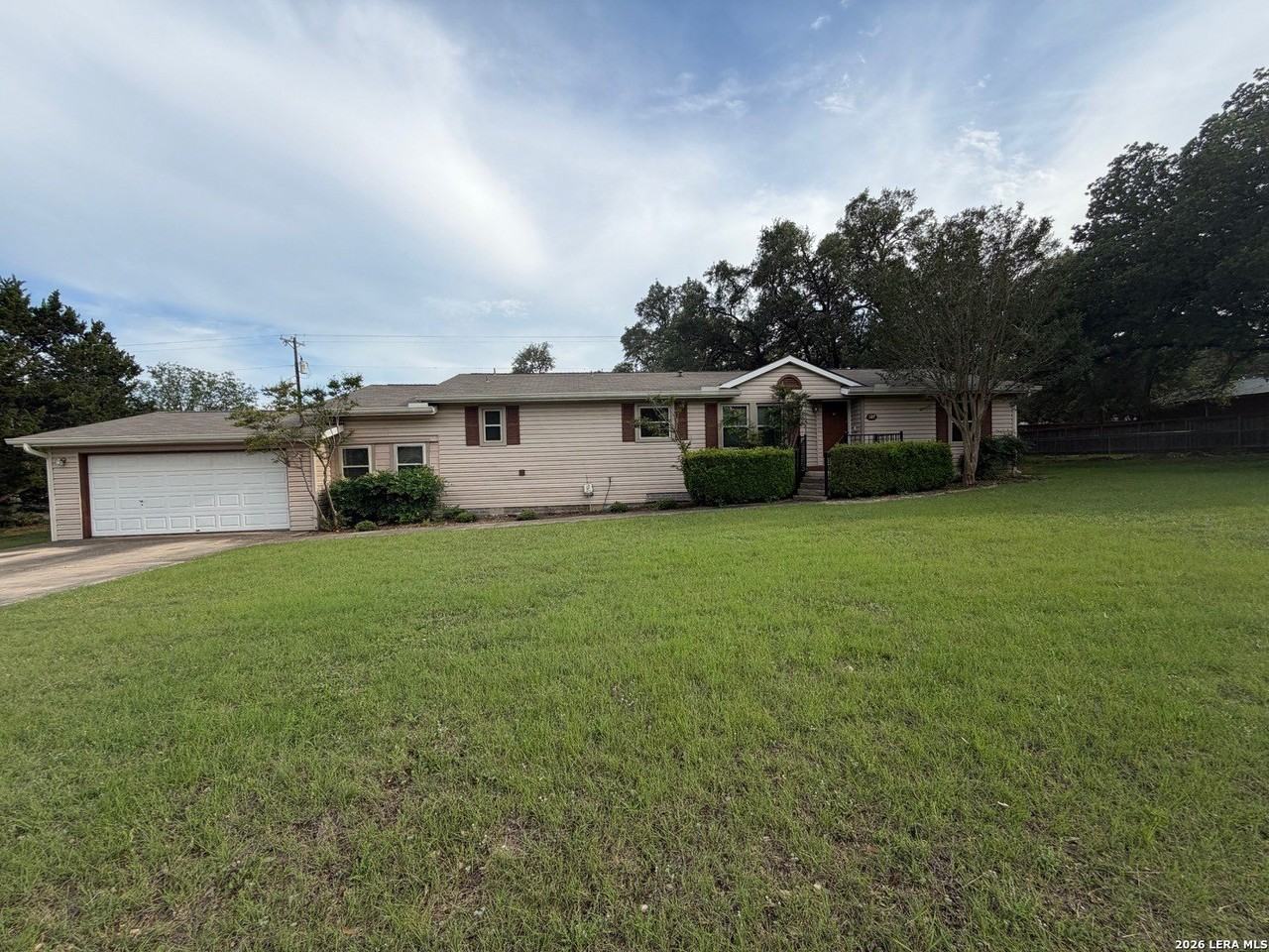127 Stonegate Rd - Photo 2 of 23