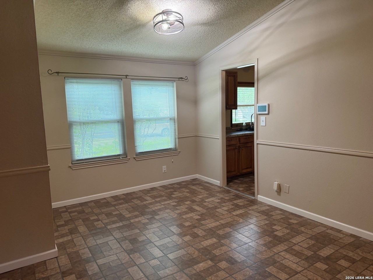 127 Stonegate Rd - Photo 5 of 23