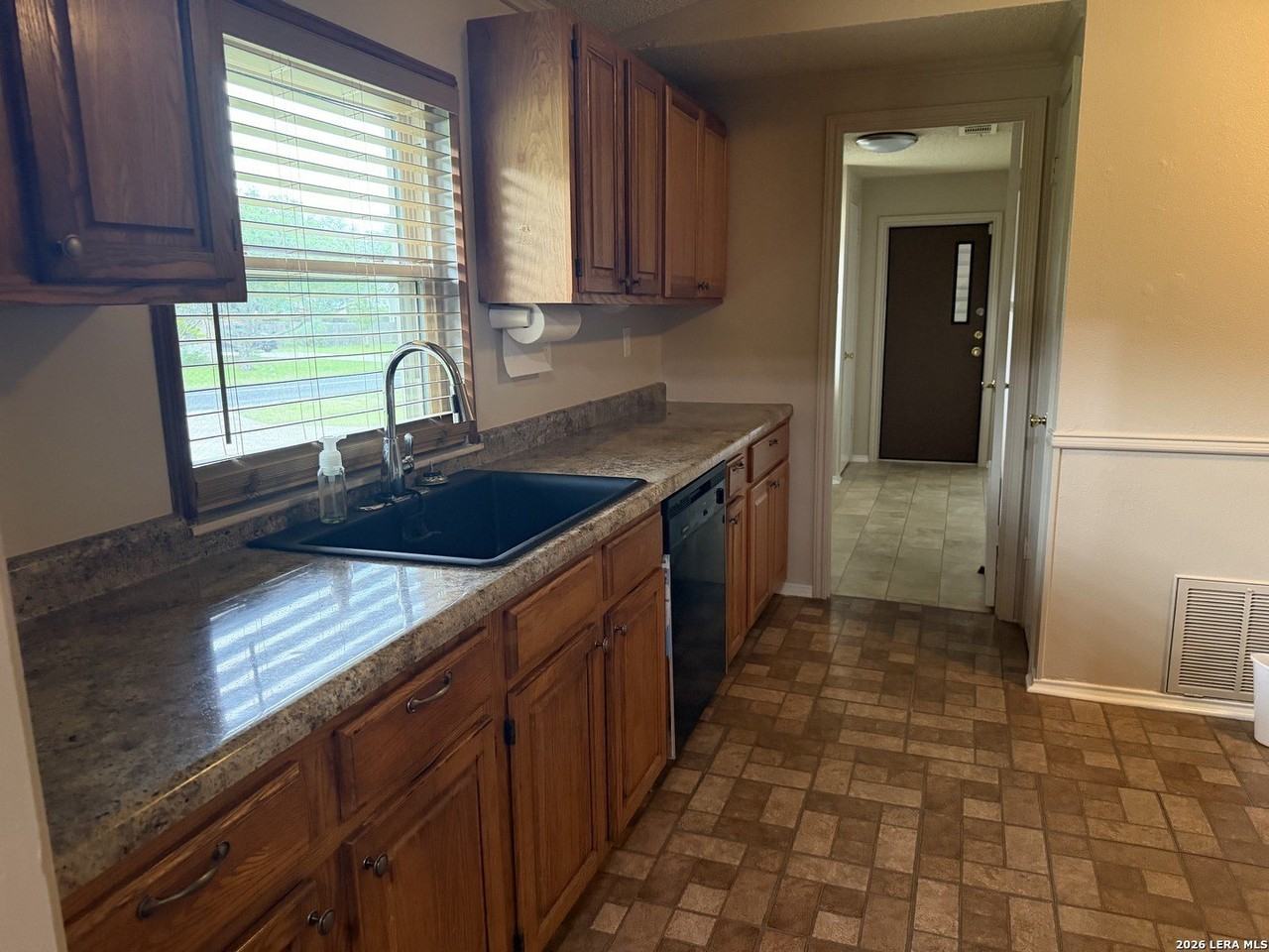 127 Stonegate Rd - Photo 6 of 23
