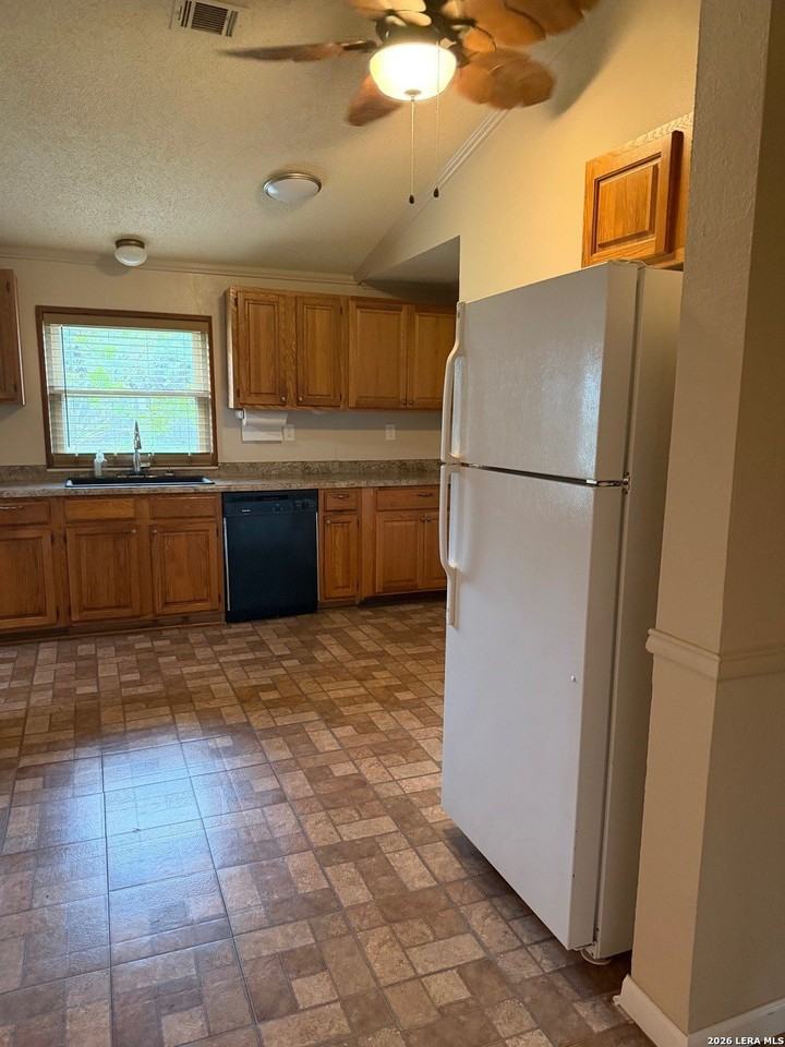 127 Stonegate Rd - Photo 7 of 23