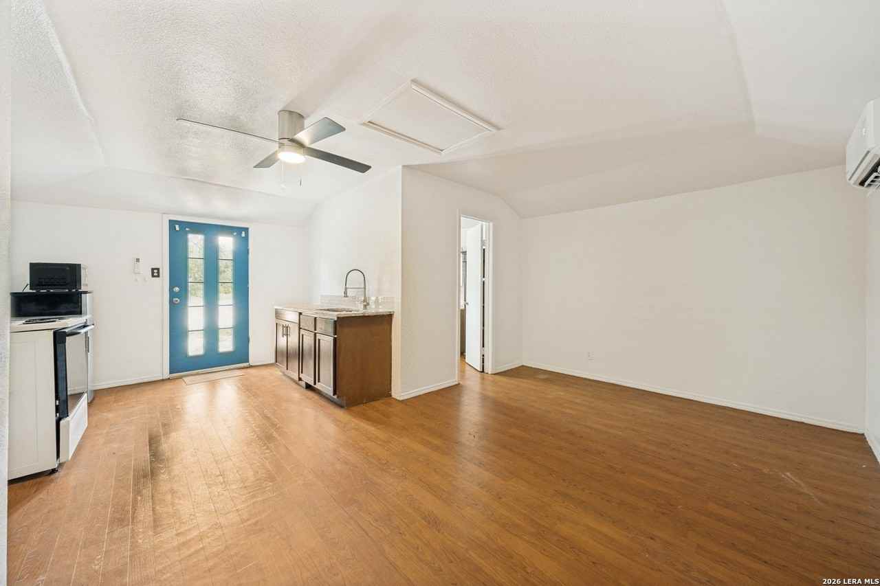 123 Rodena St - Photo 2 of 12