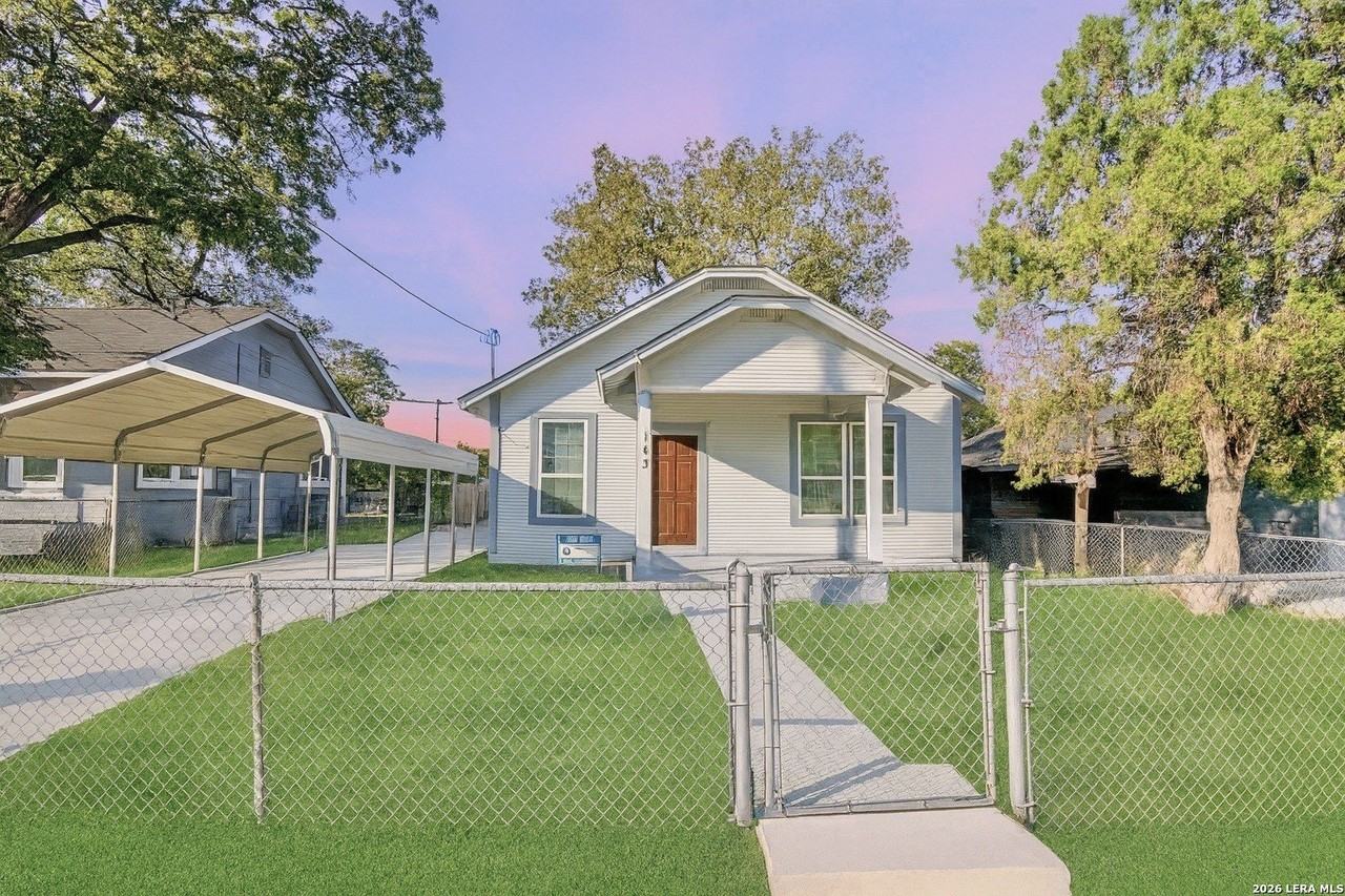 143 E Baylor - Photo 3 of 11