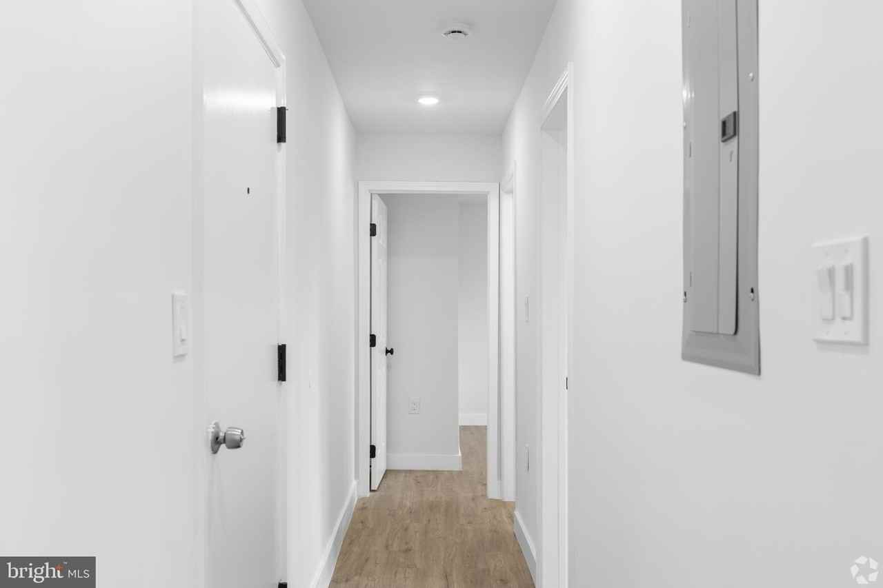 324 61st St Ne #7 - Photo 3 of 5