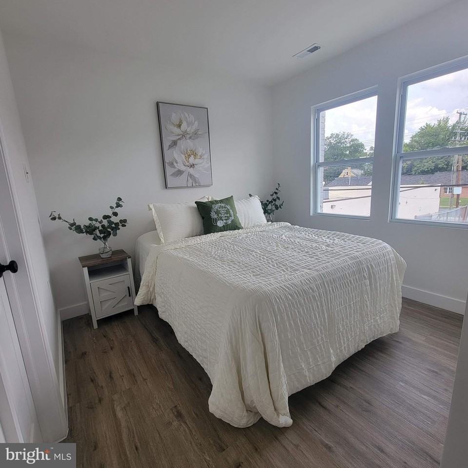 324 61st St Ne #7 - Photo 5 of 5