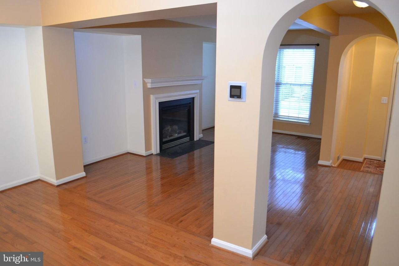 2202 Garden Ln - Photo 4 of 41