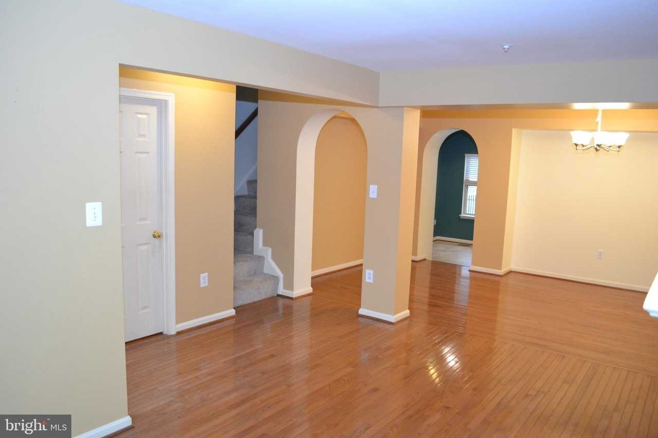 2202 Garden Ln - Photo 5 of 41
