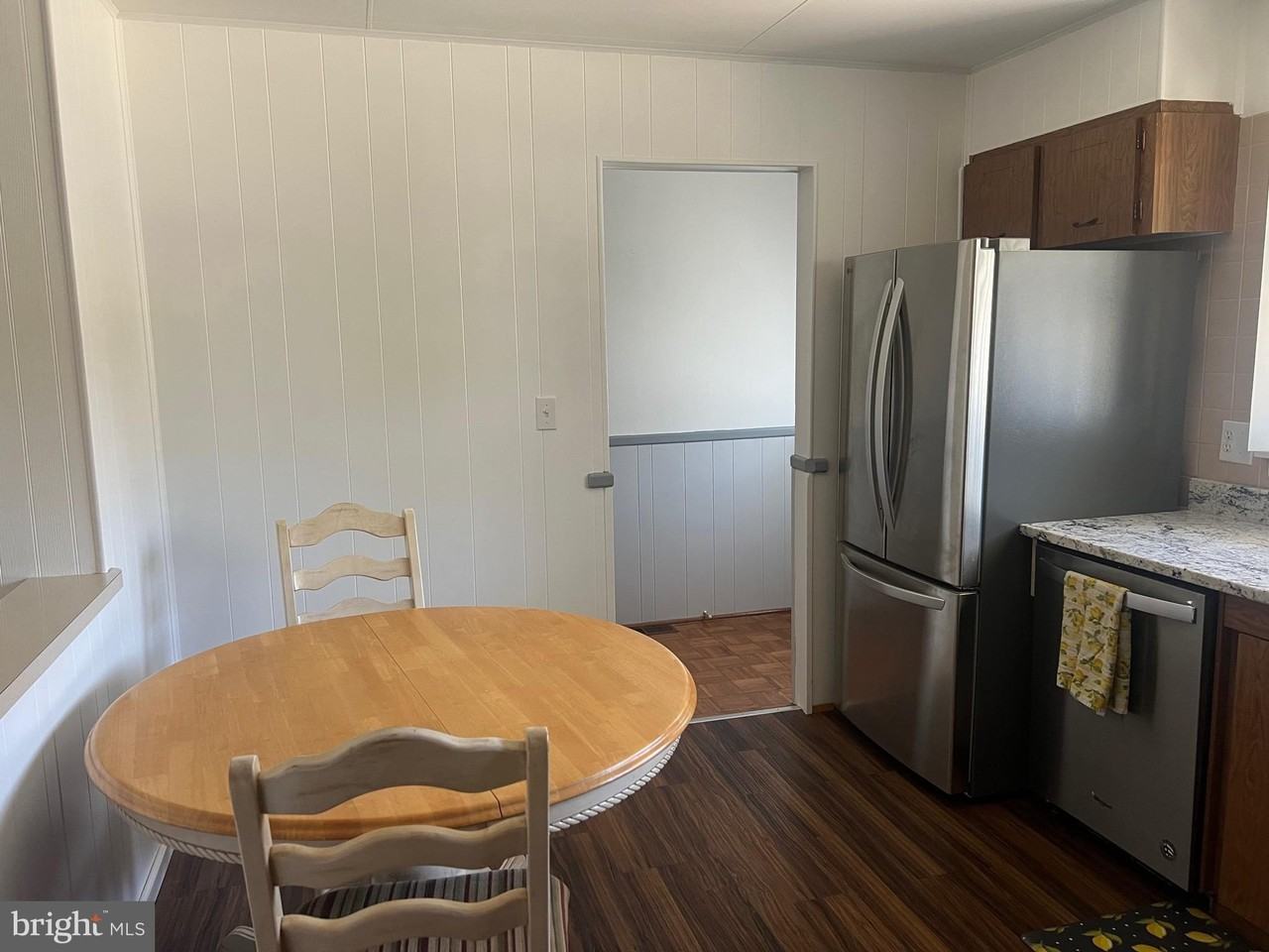 705 Bayberry Rd - Photo 3 of 28