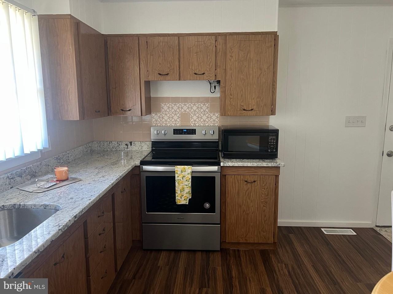 705 Bayberry Rd - Photo 4 of 28