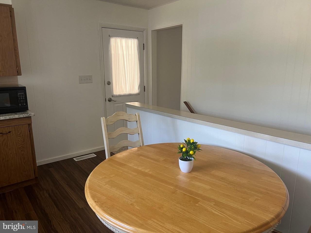 705 Bayberry Rd - Photo 5 of 28