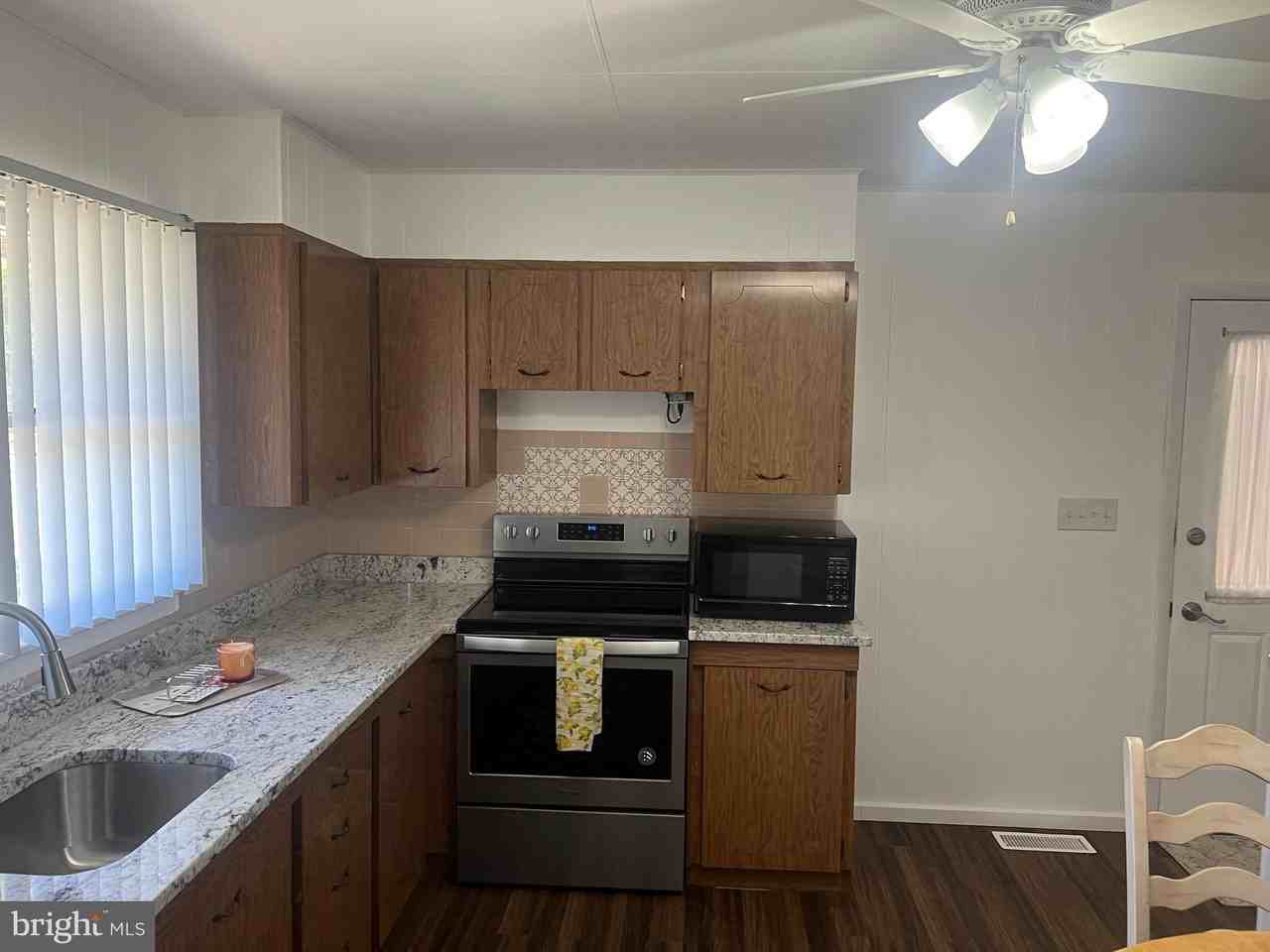 705 Bayberry Rd - Photo 6 of 28