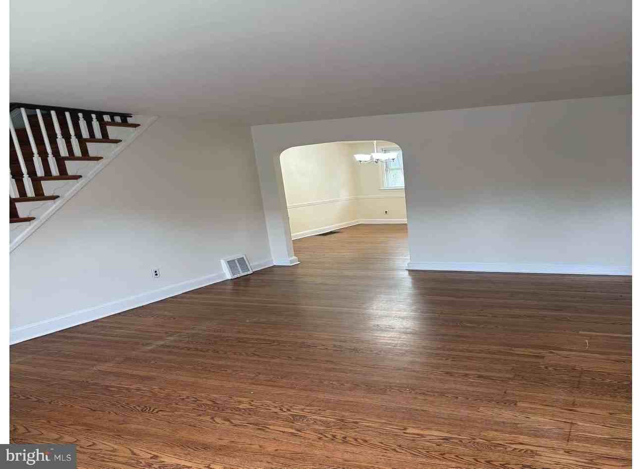 2227 Dermond Ave - Photo 3 of 15