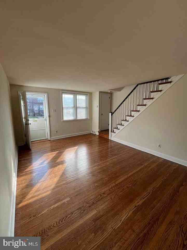 2227 Dermond Ave - Photo 6 of 15