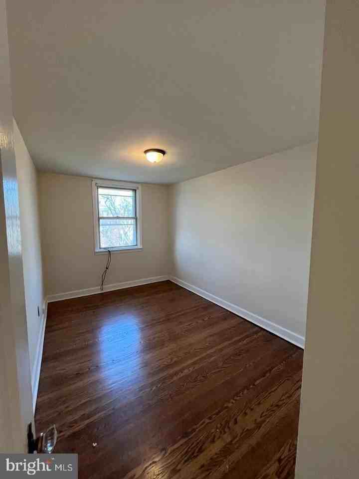 2227 Dermond Ave - Photo 7 of 15
