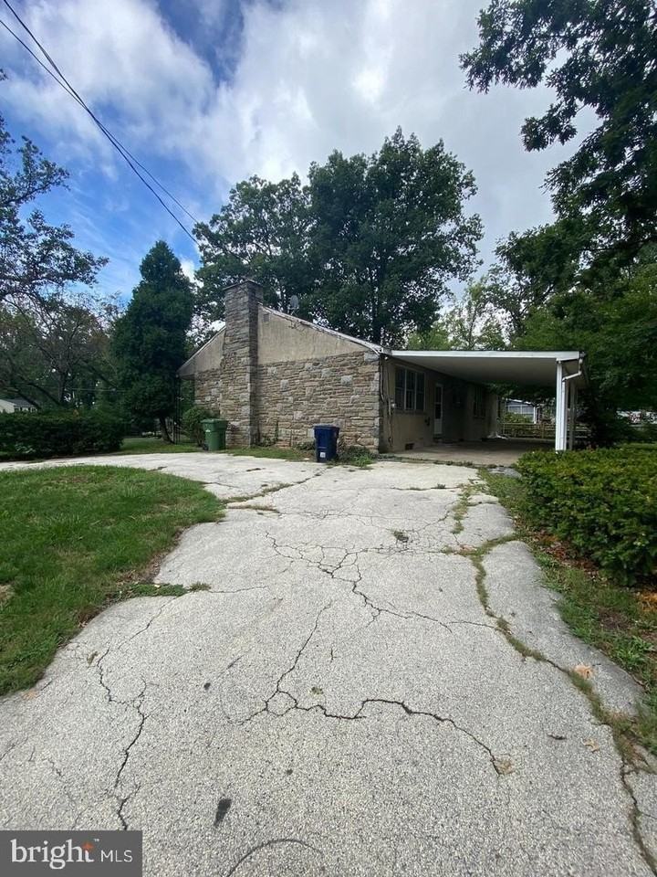 1002 Windsor Ave - Photo 2 of 18