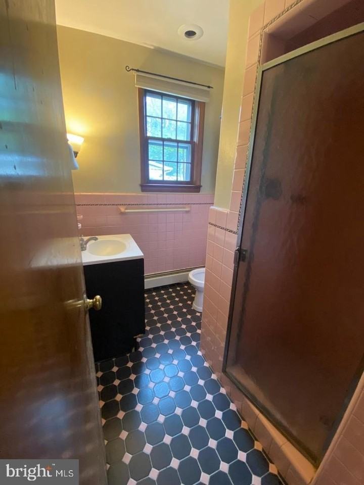 1002 Windsor Ave - Photo 4 of 18