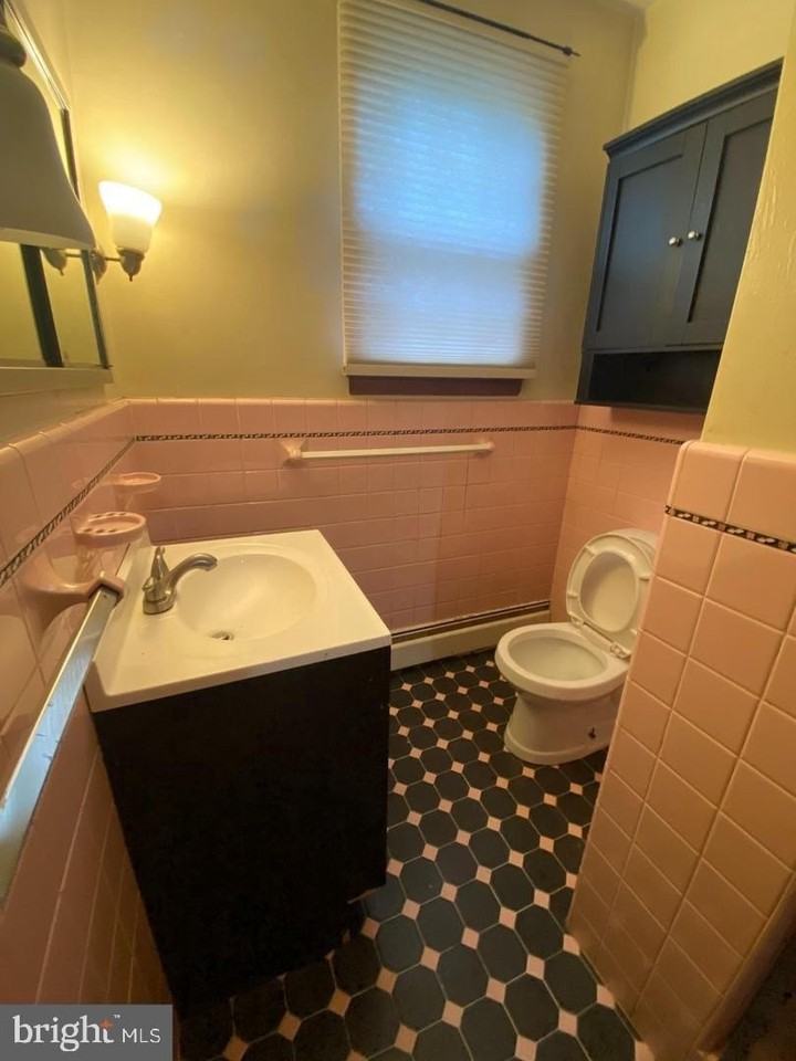 1002 Windsor Ave - Photo 5 of 18