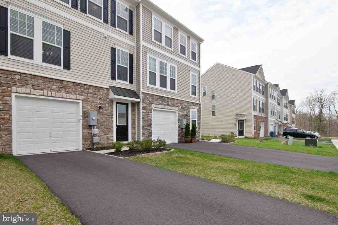 136 Solara Dr - Photo 2 of 34