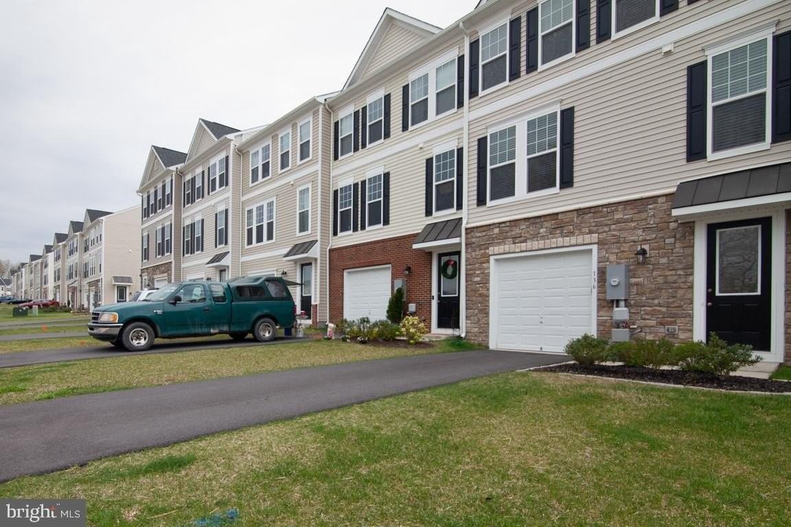 136 Solara Dr - Photo 3 of 34