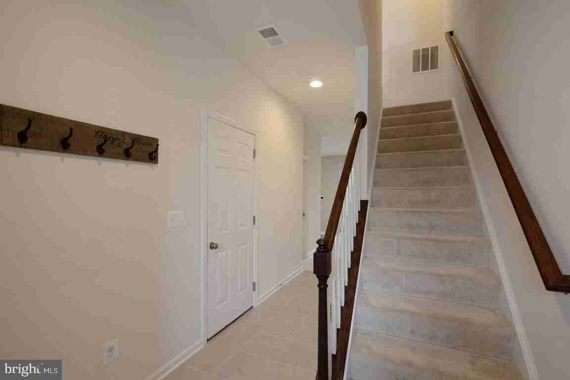 136 Solara Dr - Photo 4 of 34