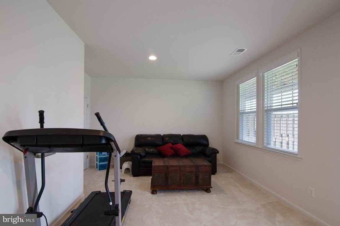 136 Solara Dr - Photo 5 of 34
