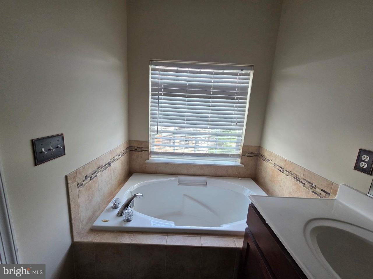 344 Woodstream Blvd - Photo 6 of 17