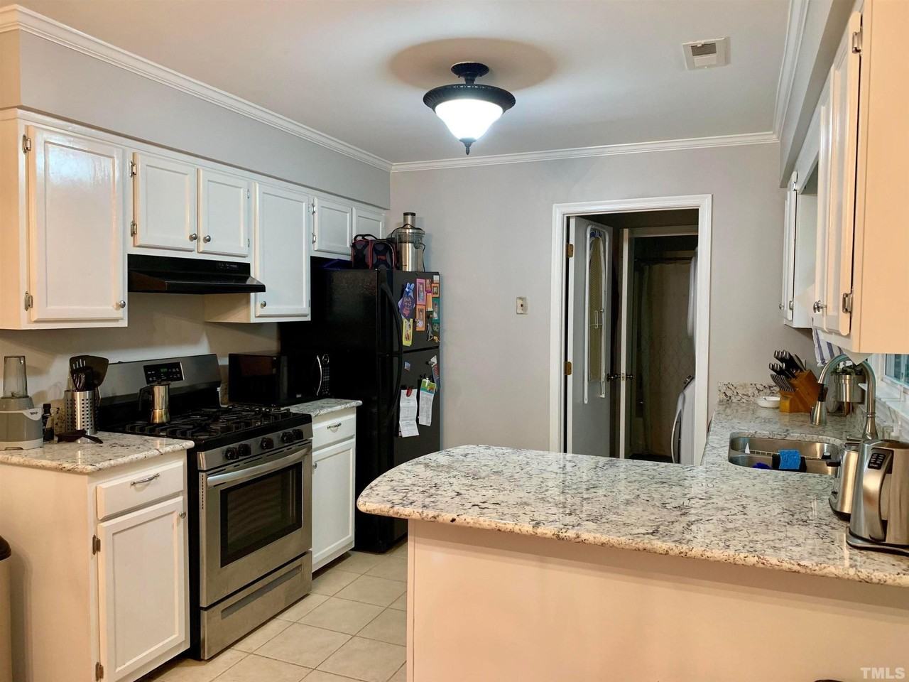 102 Chevron Cir - Photo 3 of 17