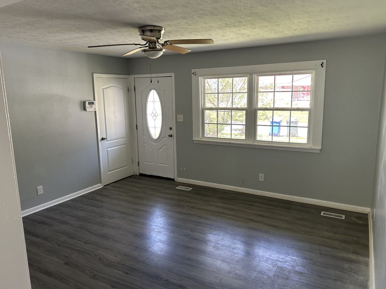 350 Tucson Dr #1 - Photo 4 of 18