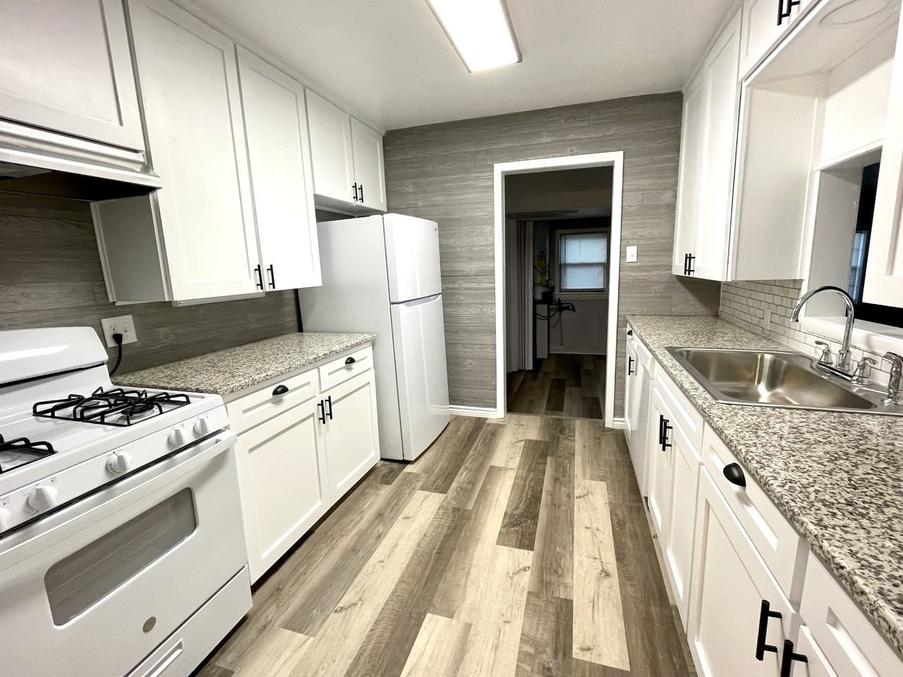 61 15th Ave Nw #1 - Photo 4 of 38