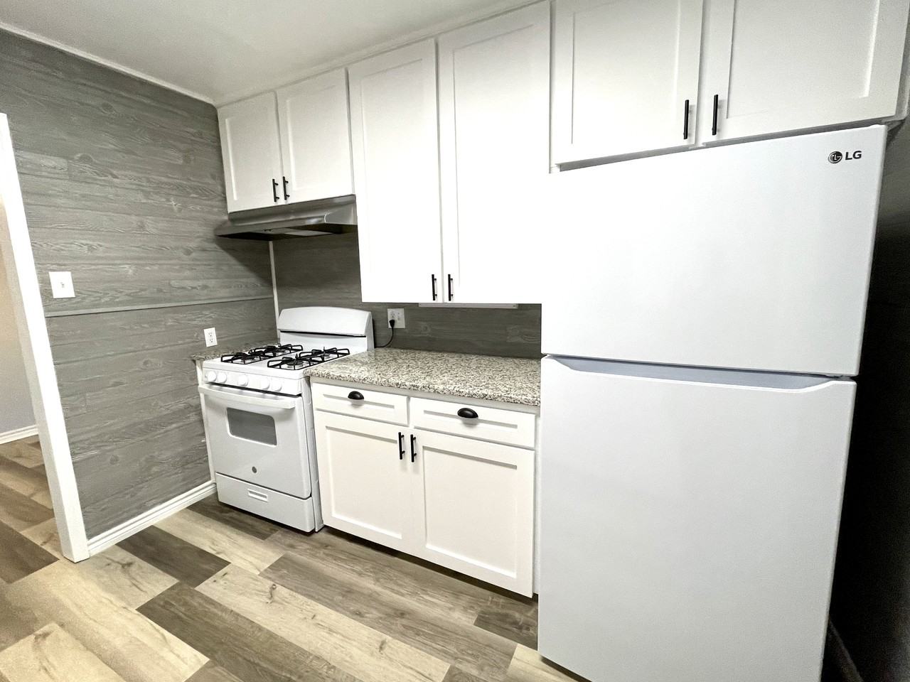 61 15th Ave Nw #1 - Photo 5 of 38