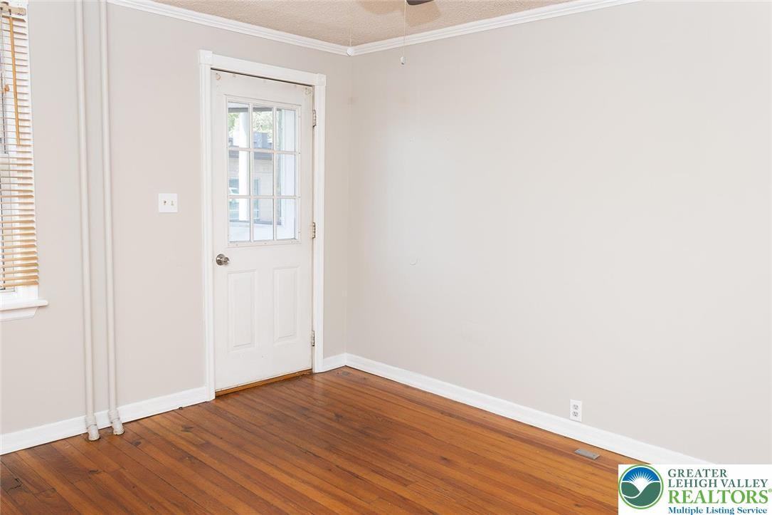 1619 Butler St - Photo 4 of 42