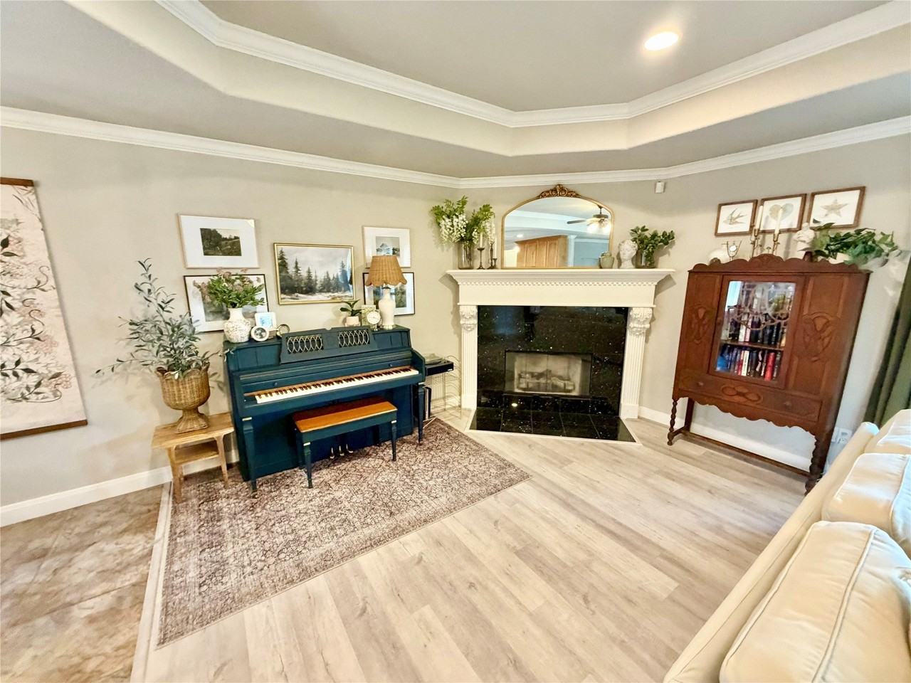 301 Friends Knoll Ln - Photo 4 of 19