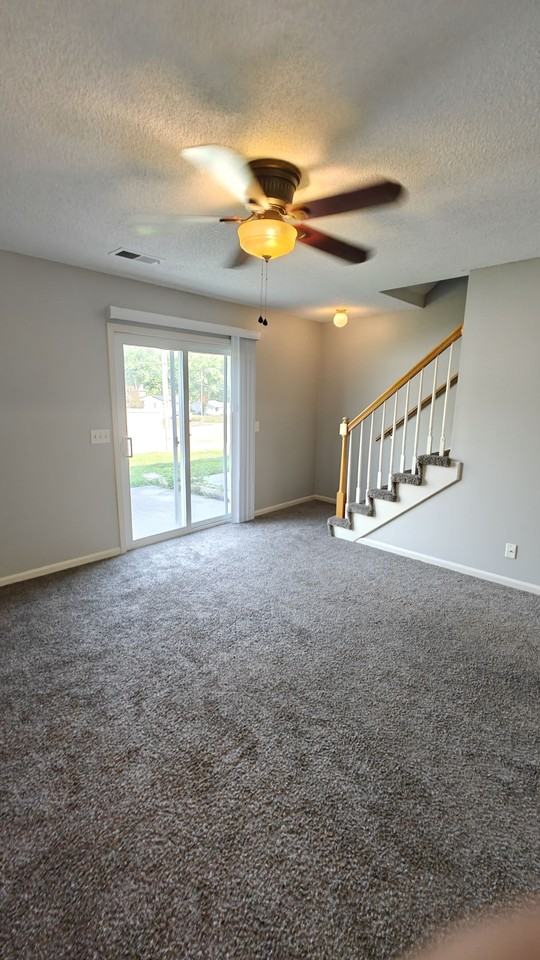10630 N Locust Ct - Photo 4 of 16