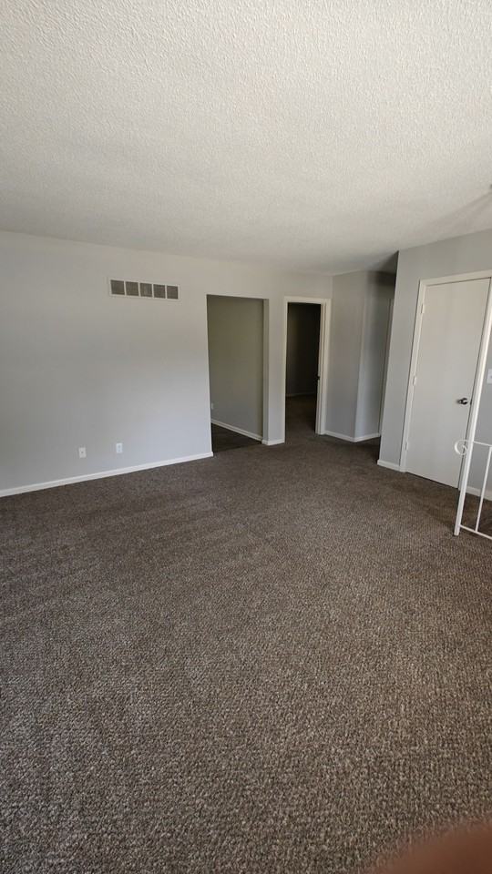 226 Nw 62nd Ter - Photo 4 of 12