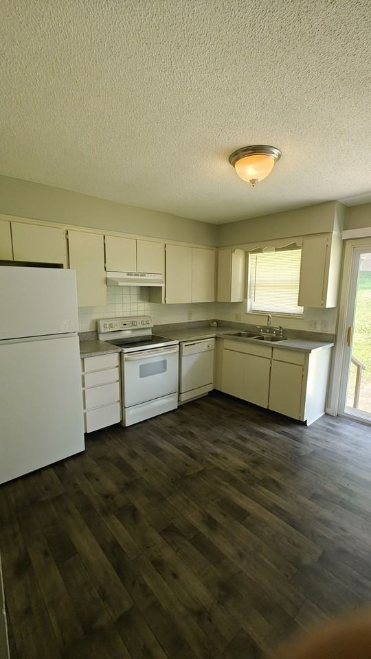 226 Nw 62nd Ter - Photo 5 of 12