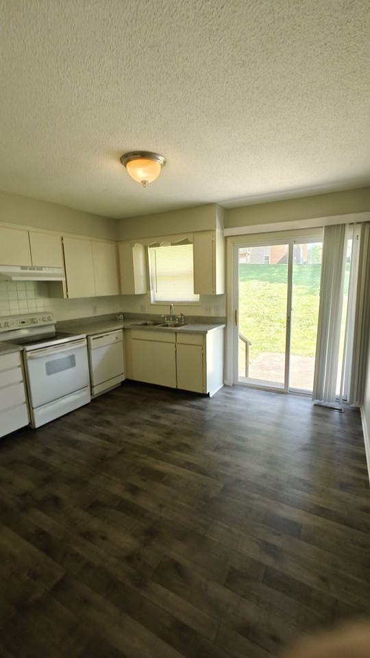 226 Nw 62nd Ter - Photo 6 of 12