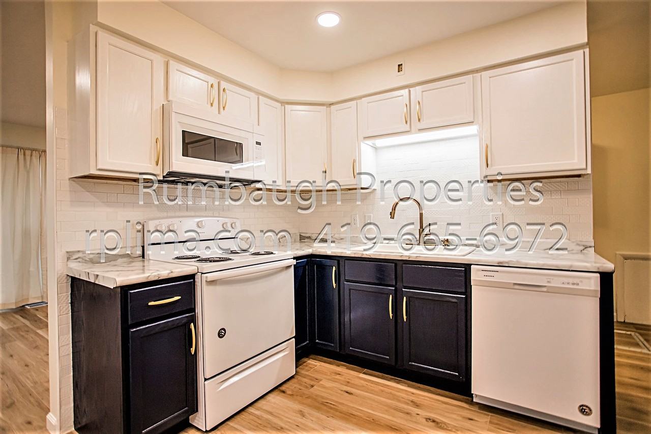 525 S Collins Ave #1 - Photo 3 of 11